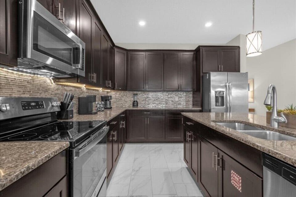 4813KingsCastleCir012