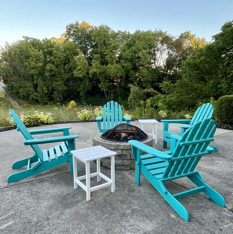 Relax by the campfire on the communal patio. This is the ideal spot to roast marshmallows, tell stories, and unwind after a day filled with adventures in South Haven.