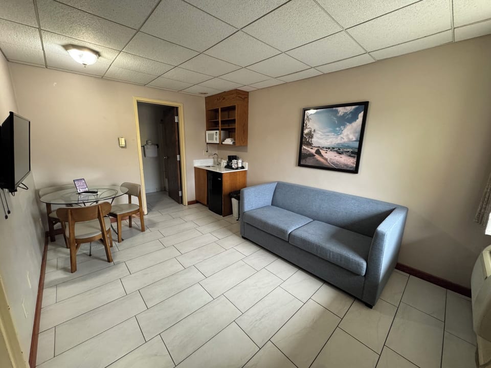 Family Suite, Refrigerator & Microwave, Poolside | Living area | 42-inch TV with cable channels