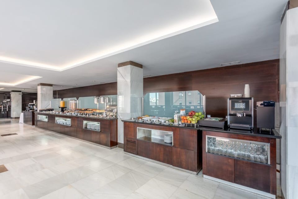 Buffet breakfast for a fee on weekdays
