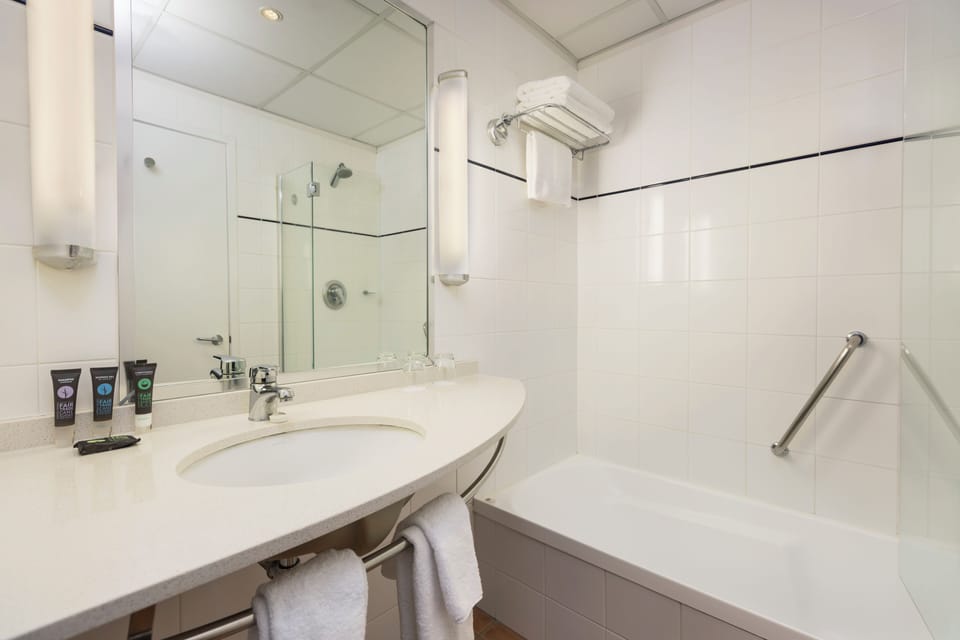 Combined shower/tub, eco-friendly toiletries, hair dryer, towels