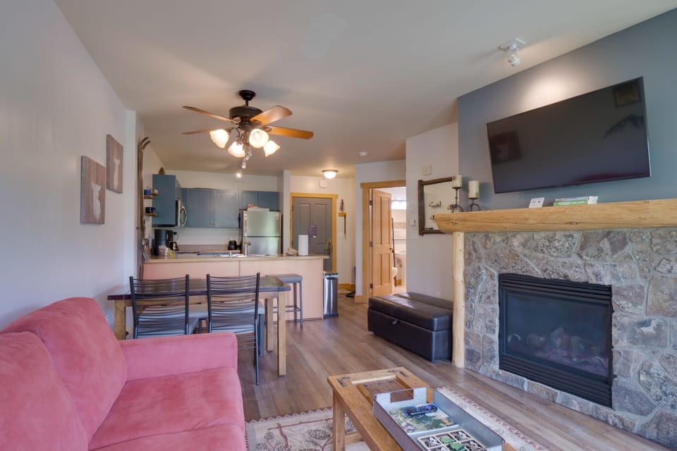 Furniture, Indoors, Living Room, Couch, Floor