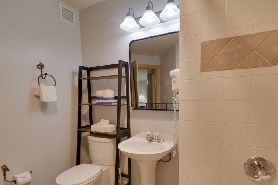 Sink, Sink Faucet, Bathroom, Indoors, Room