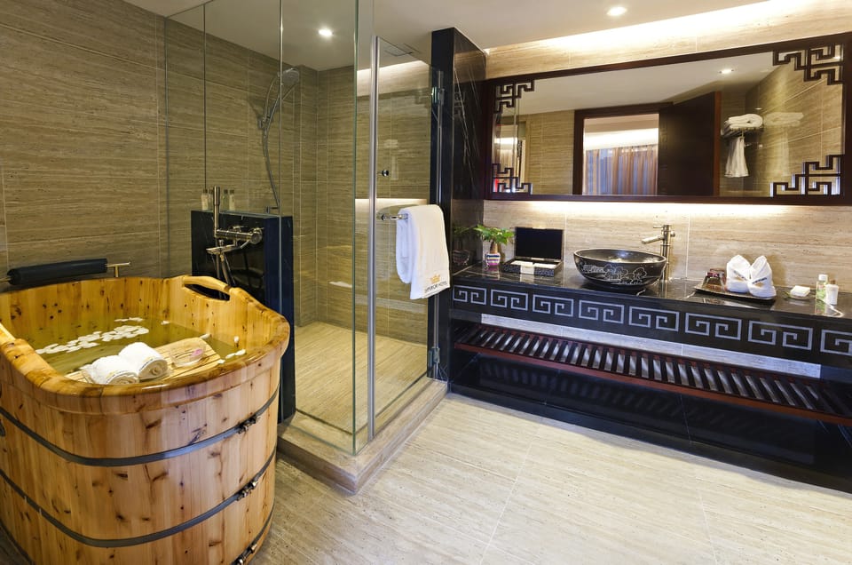 Bathroom | Combined shower/tub, hair dryer, bathrobes, slippers