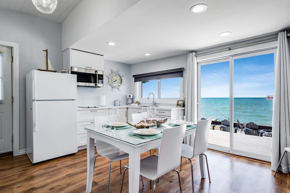 Dine with sunlight pouring in and lake views.