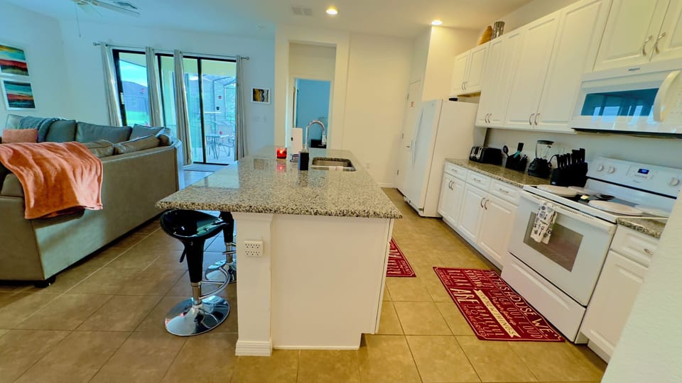 Luxury House, Pool View | Private kitchen | Toaster, highchair