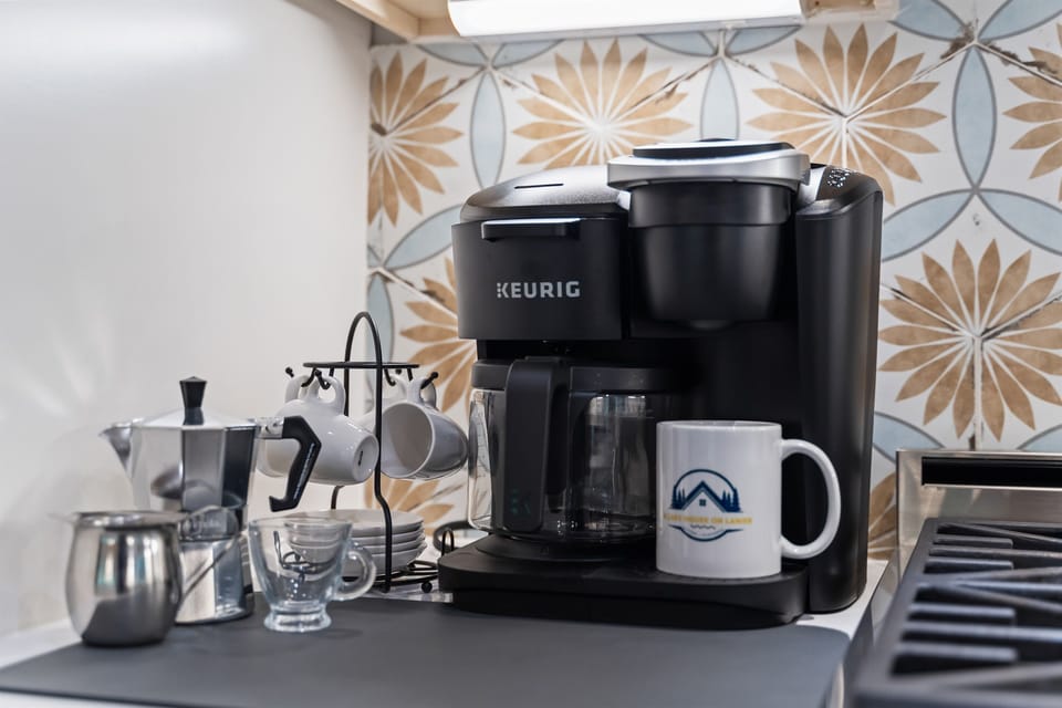 Keurig Duo coffee pot for ground coffee or k-cups, and more!