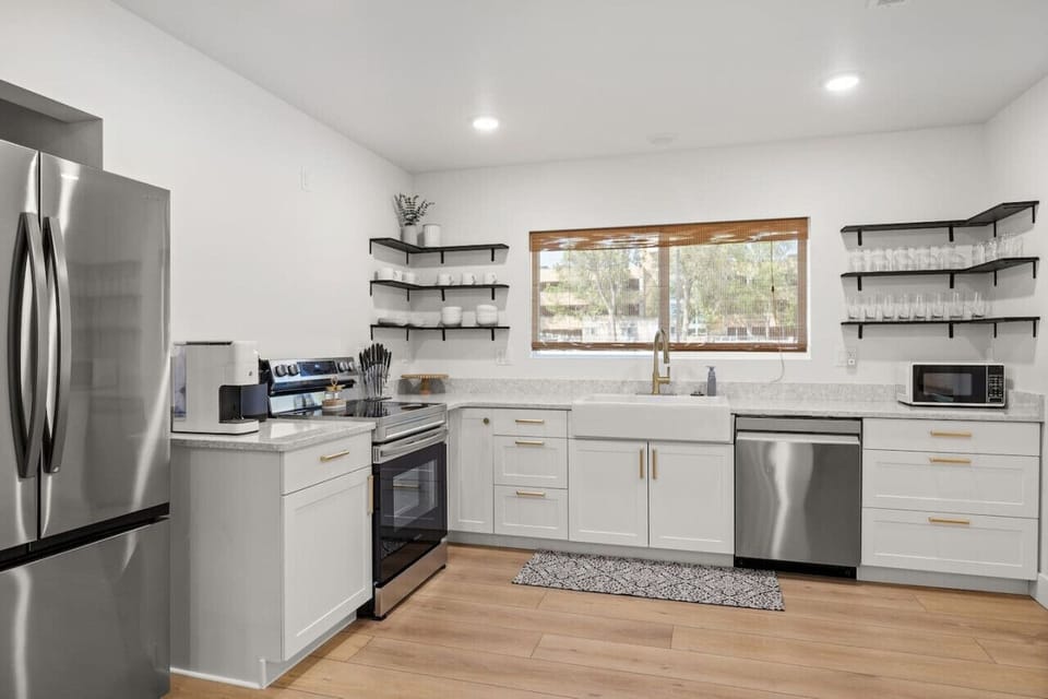 Stocked Kitchen with Keurig Coffee Maker/Complimentary Coffee