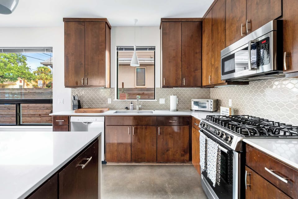 Fully furnished and equipped kitchen
