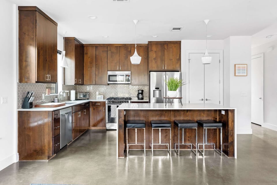 Kitchen bar counter with seating for 4