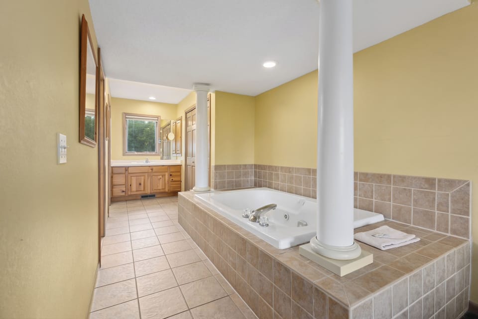 Family Condo | Bathroom | Separate tub and shower, jetted tub, free toiletries, hair dryer