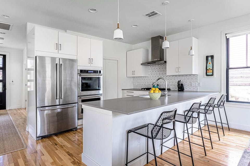 Kitchen bar counter with seating for 4