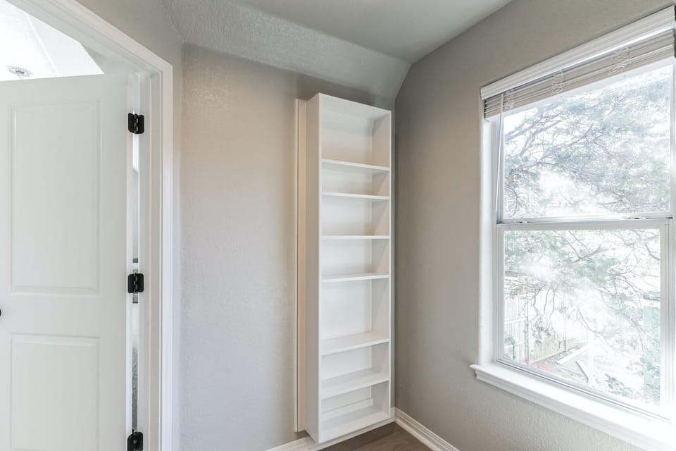 Bookshelf/storage space