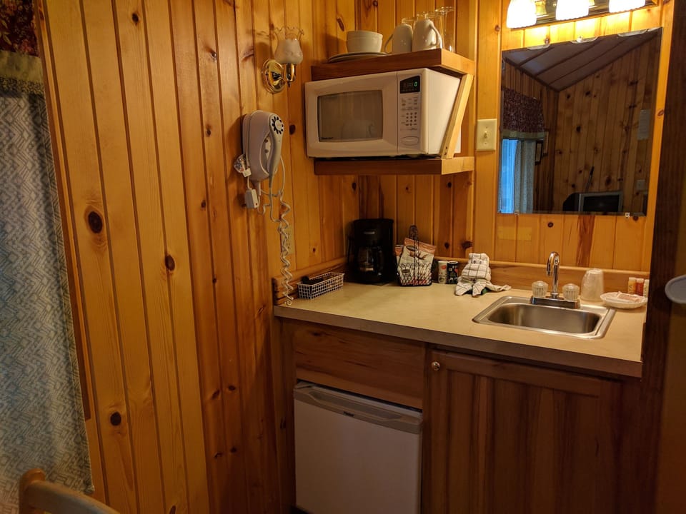Coffee/tea maker, fridge, microwave