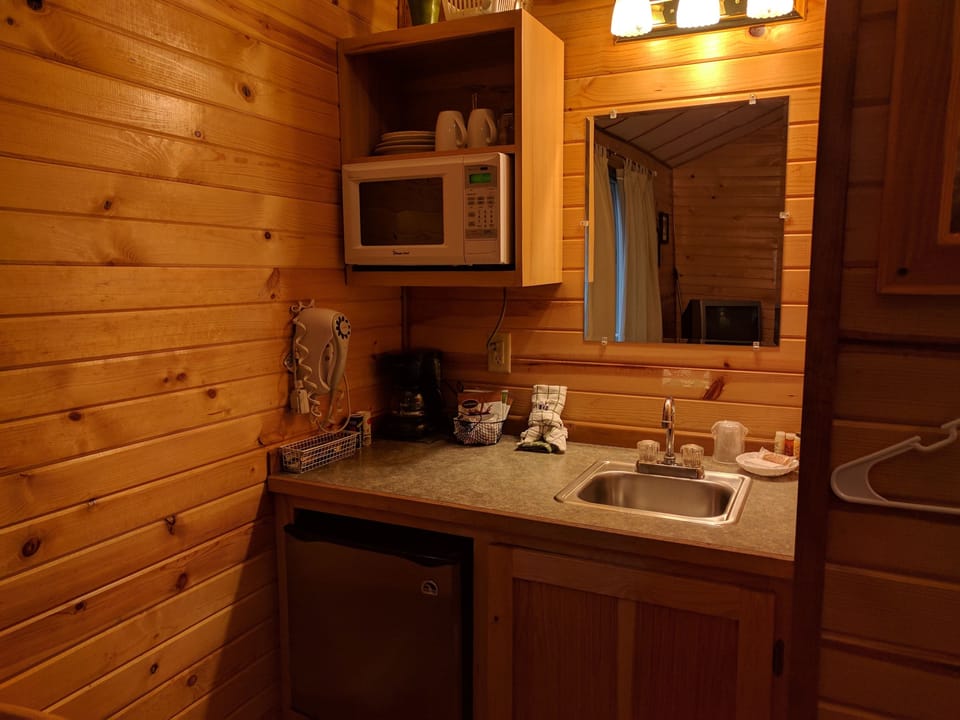 Classic Cabin, 1 Queen Bed (pets allowed) | Private kitchenette | Coffee/tea maker, fridge, microwave