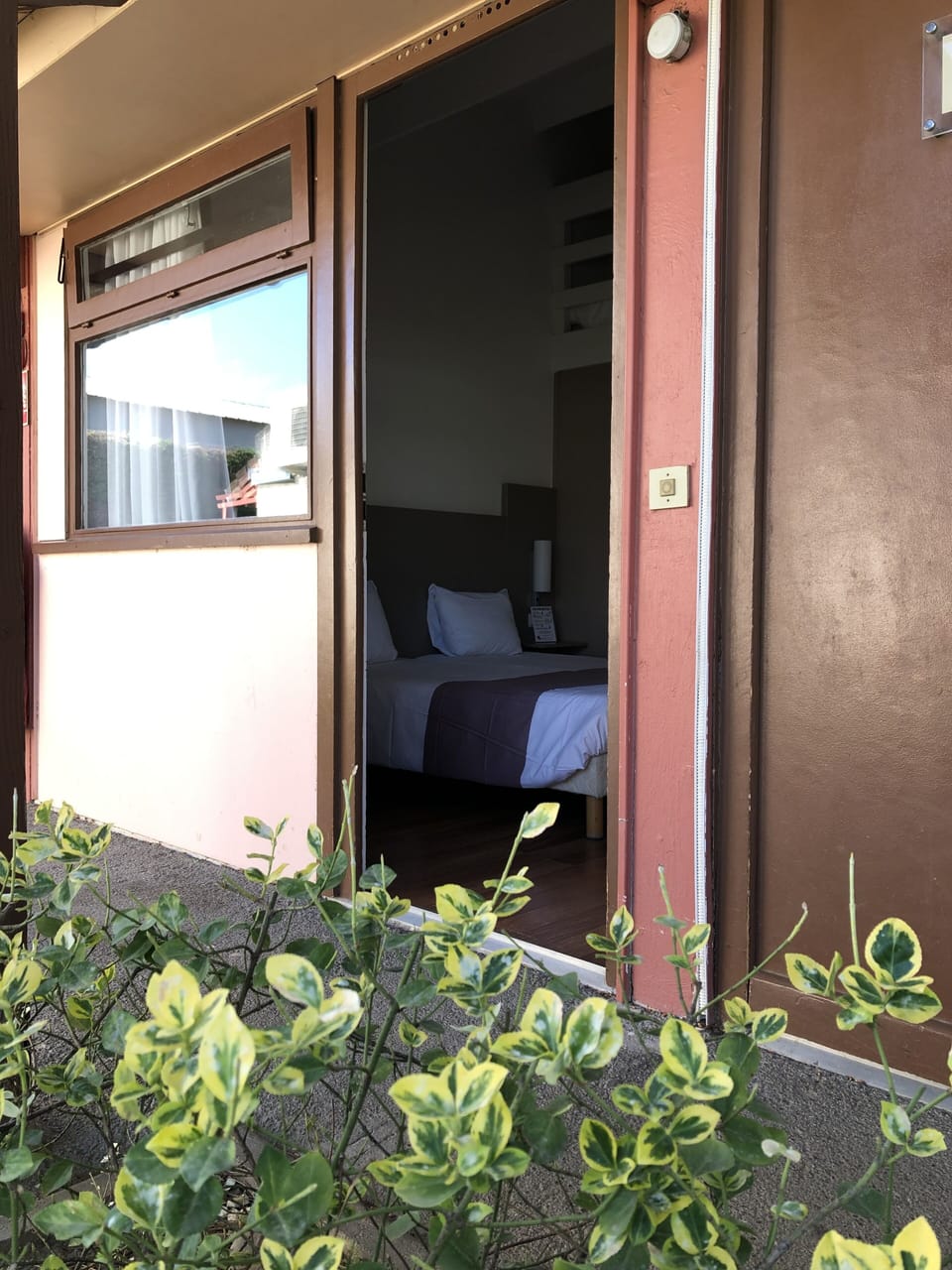 Desk, laptop workspace, soundproofing, free WiFi