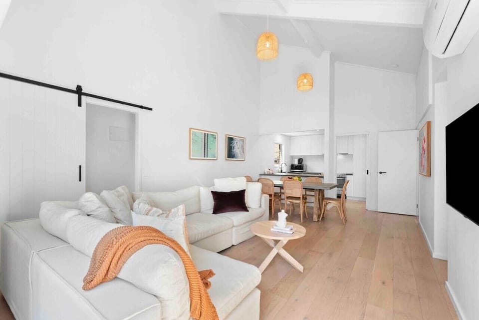 🏡 Bright open-plan living and dining space with modern finishes