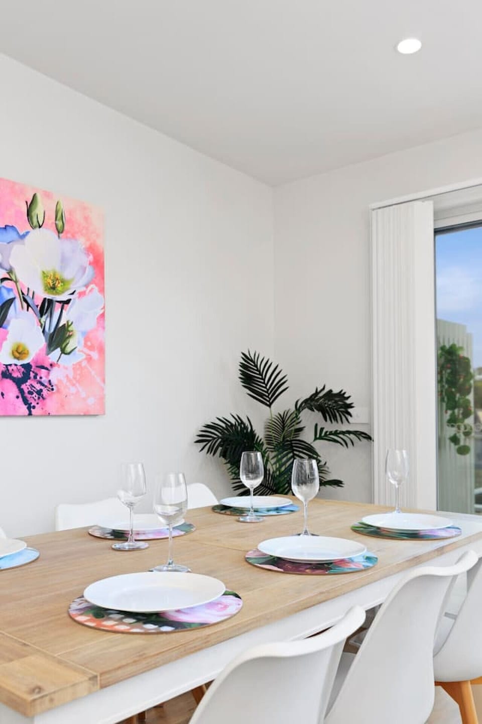 🍽️ Cozy dining space with artwork and bright window