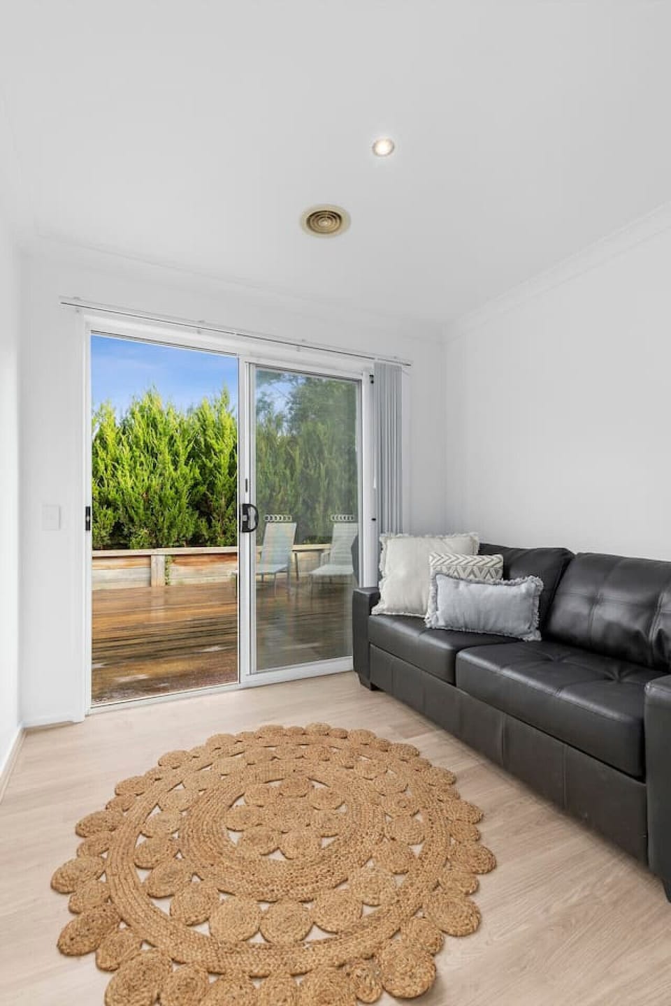 🛋️ Second Living Room Bright second living area with deck access.