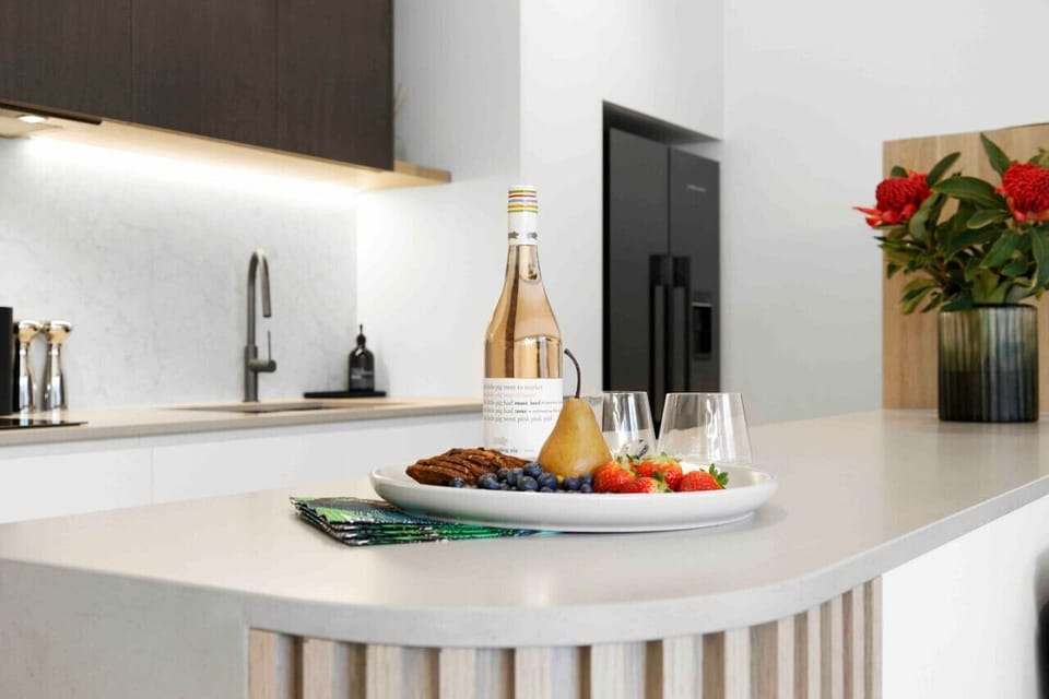 🍳 Kitchen Detail Modern kitchen with quality appliances.