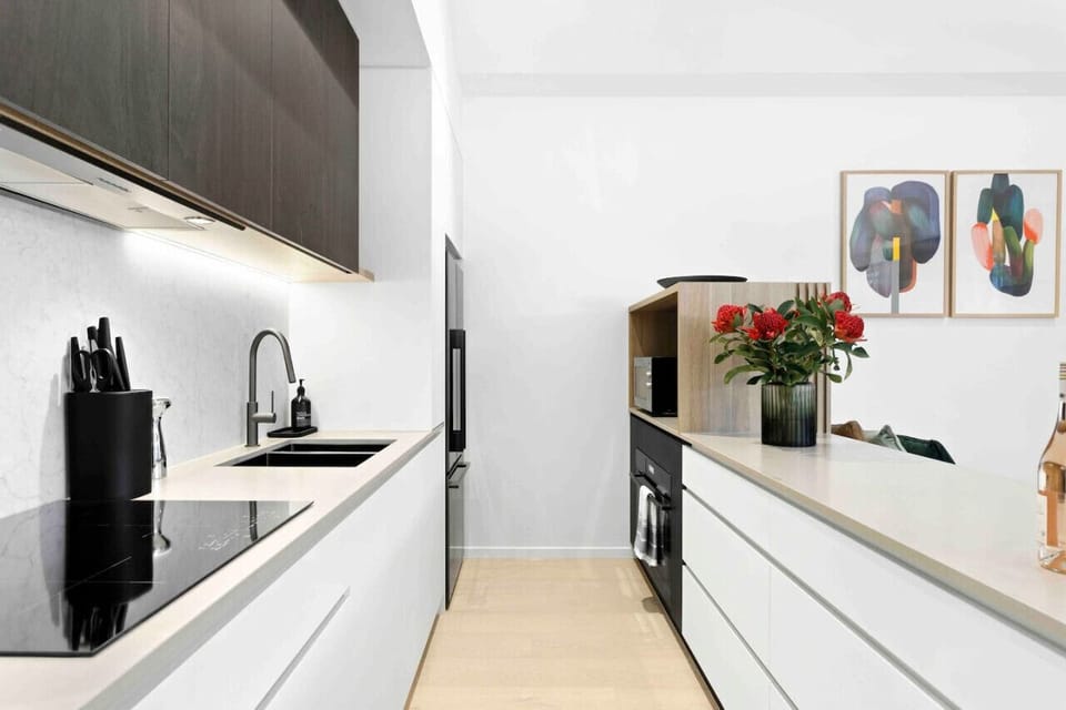 🍳 Kitchen Sleek open-plan kitchen with modern finishes.