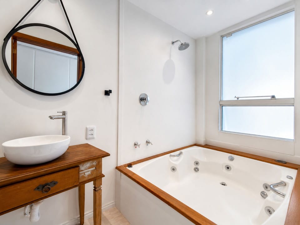Private spa tub