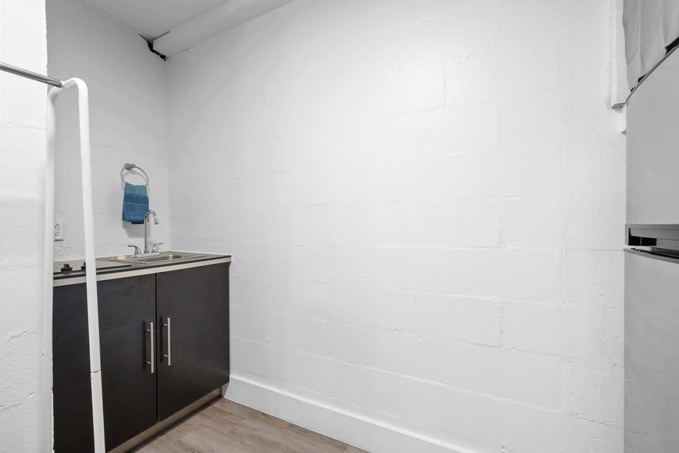 Studio Suite, 1 Queen Bed, Kitchen, Garden View (Chic City Retreat 87) | Interior