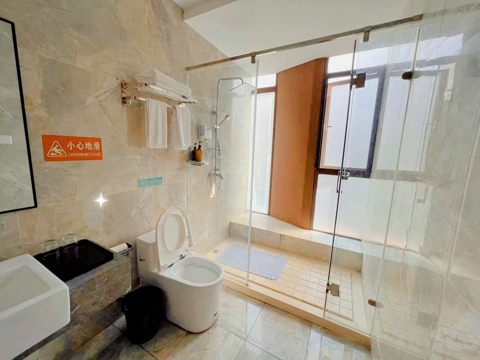 Comfort Twin Room, Courtyard View | Free WiFi, bed sheets