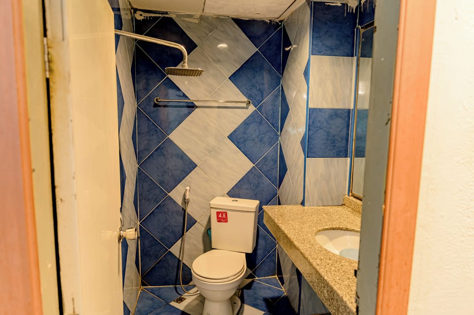 Deluxe Room | Bathroom | Slippers, towels