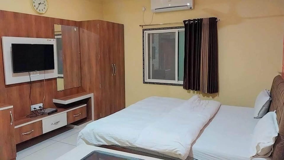 Double Room, Balcony, City View | Premium bedding, WiFi (free), bed sheets