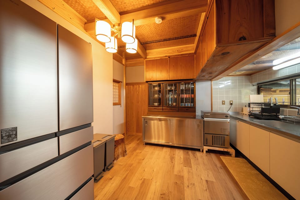 Fridge, microwave, cookware/dishes/utensils, ice maker
