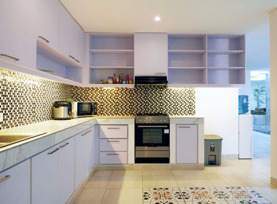 Fridge, microwave