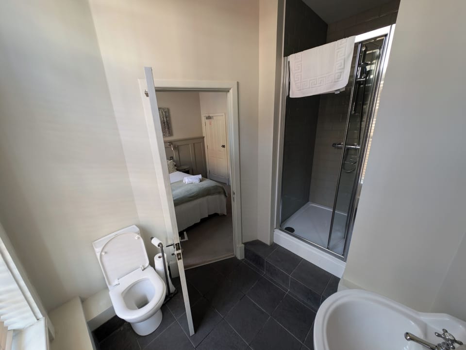 Comfort Double Room | Bathroom