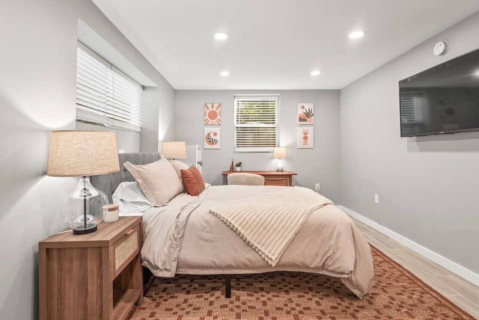 Relax in this cozy bedroom with a plush queen bed, soft linens, and a Smart TV. The perfect space to unwind after a day of exploring Atlanta or catching up on work.