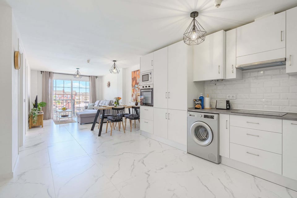 Kitchen with Stovetop, Oven, Fridge, Microwave, Dishwasher, Washing Machine, Coffee Maker, Electric Kettle and Toaster