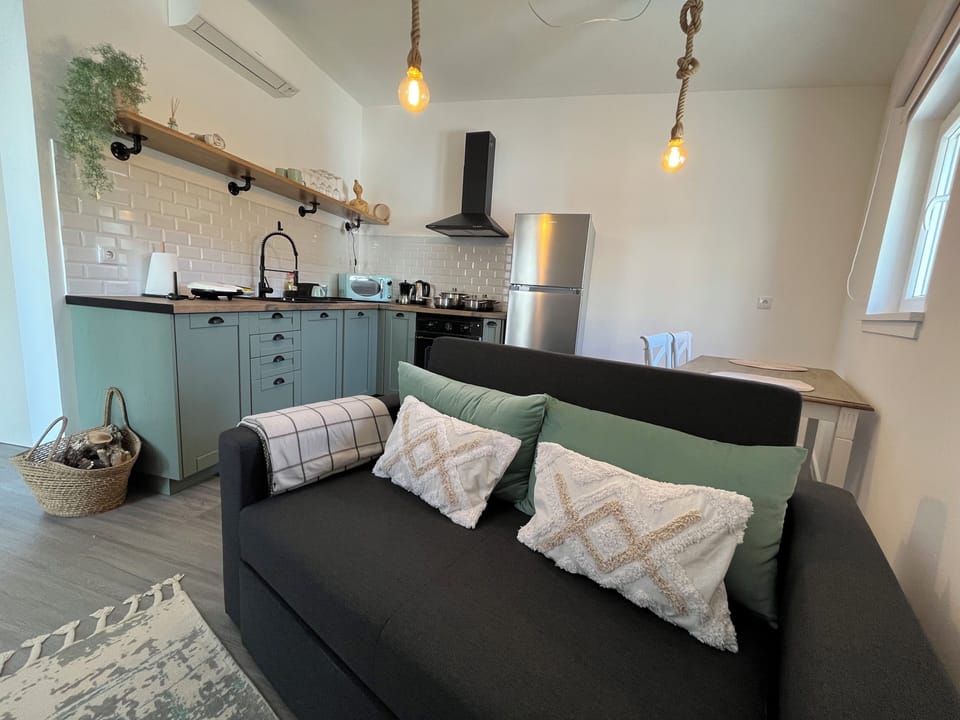 House, Vineyard View | Living area | TV