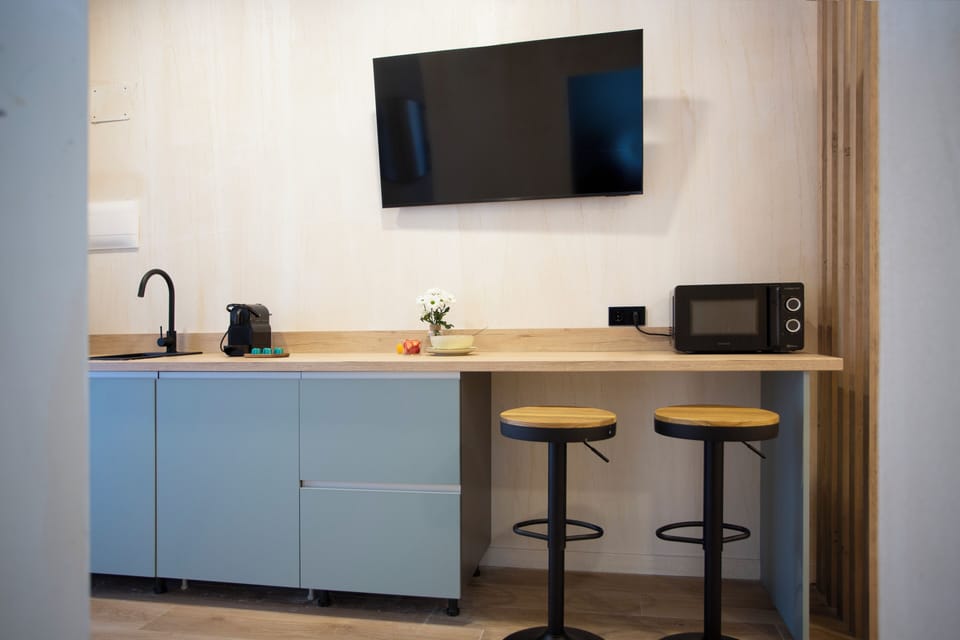 Double Room | Private kitchen | Mini-fridge, microwave, stovetop, toaster