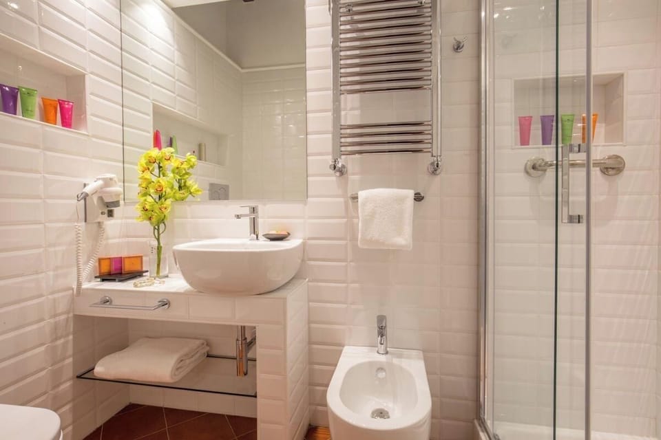 Premium One Bedroom Apartment | Bathroom | Hair dryer, towels, soap, shampoo