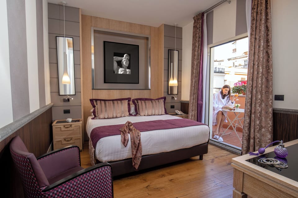 Deluxe Double | In-room safe, desk, bed sheets