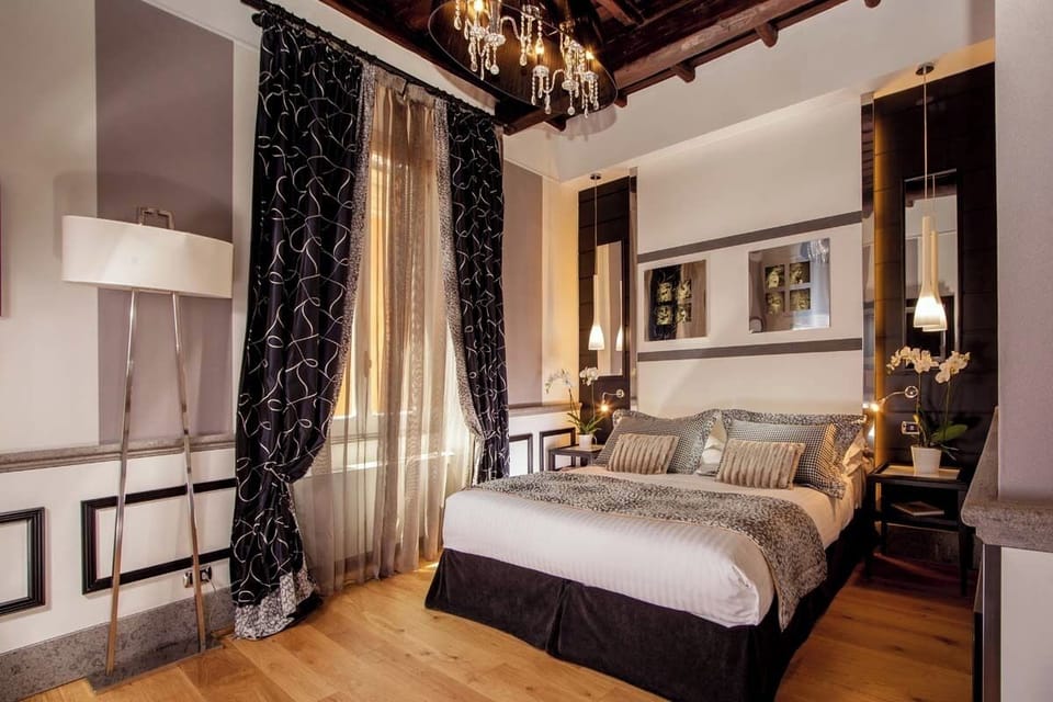 Deluxe Double | In-room safe, desk, bed sheets