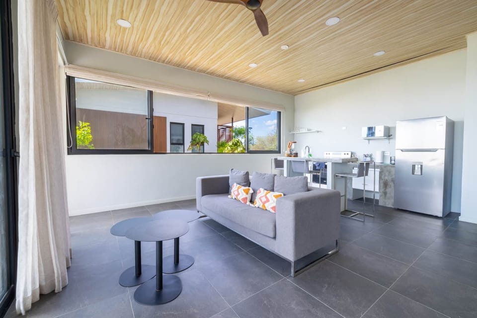Horizon-suite-living-room-spacious-marbella (4)