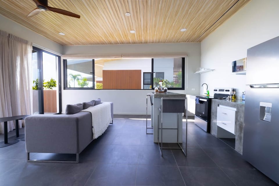 Horizon-suite-living-room-full-equipped-kitchen (3)
