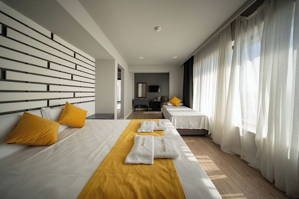 Deluxe Triple Room | Desk, laptop workspace, free WiFi