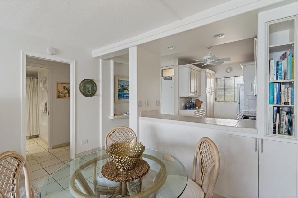 Condo, 2 Bedrooms | Dining