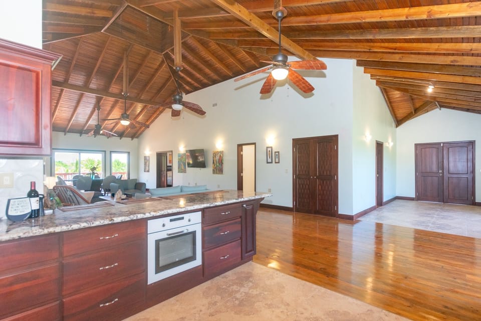 House, 3 Bedrooms | Private kitchen | Coffee/tea maker, fridge, oven, toaster