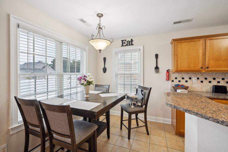 House, 3 Bedrooms | Dining