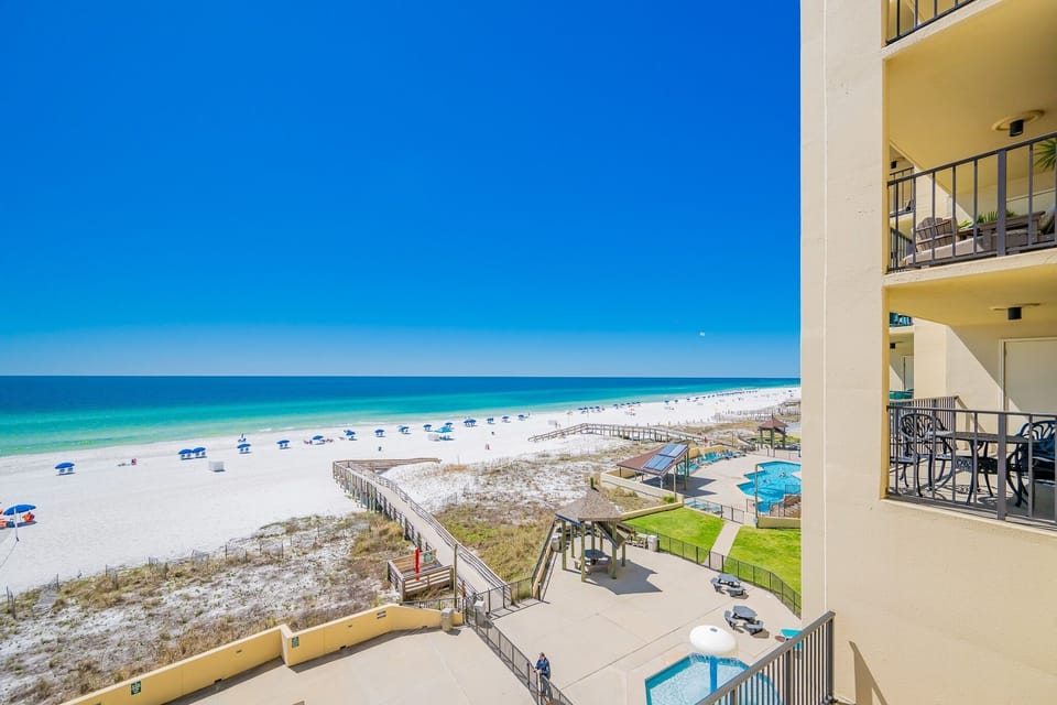 Condo, 2 Bedrooms | Property grounds