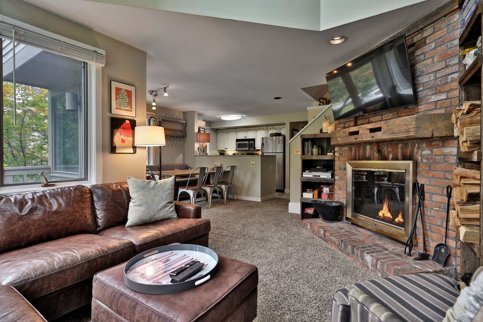 Condo, 3 Bedrooms | Living area