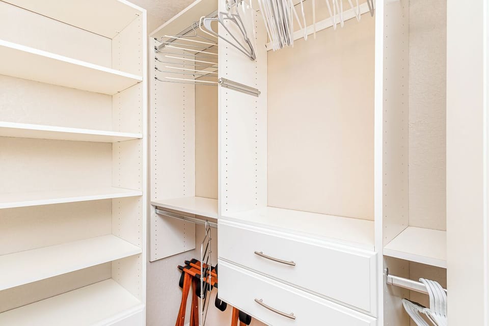 BC-1106 Master Closet 1.0