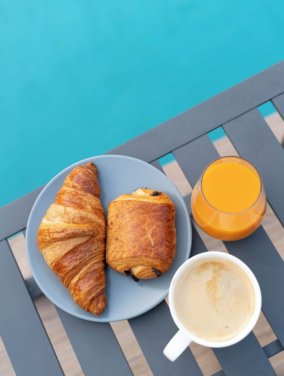 Daily buffet breakfast (EUR 25 per person)